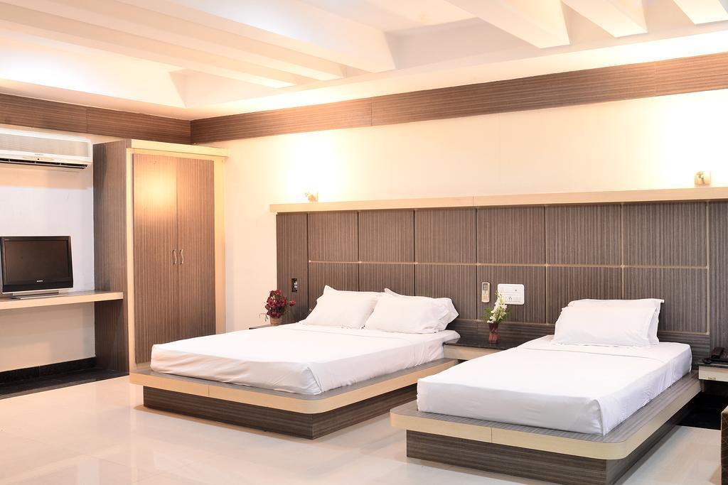 Green Coconut Resort Ченнаи Экстерьер фото